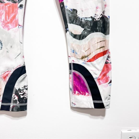 Lululemon Run Sz 4  Inspire Crop II All Full-On Luxtreme Pigment WaveMulti/Black - Picture 7 of 11